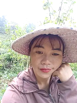 Snapshot of omai-ngot chatting on 10.30.25 omai-ngot online show from 10.30.25