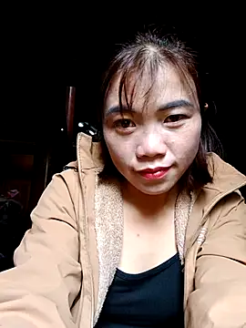 Snapshot of omai-ngot chatting on 11.04.25 omai-ngot online show from 11.04.25