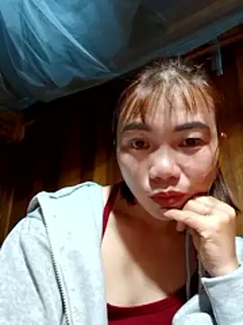 Snapshot of omai-ngot chatting on 11.04.25 omai-ngot online show from 11.04.25