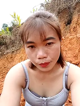 Snapshot of omai-ngot chatting on 11.06.25 omai-ngot online show from 11.06.25