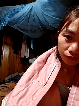 Snapshot of omai-ngot chatting on 11.06.25 omai-ngot online show from 11.06.25