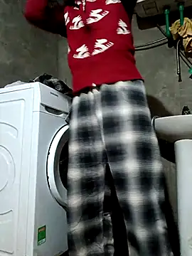 Snapshot of omai-ngot chatting on 11.14.25 omai-ngot online show from 11.14.25