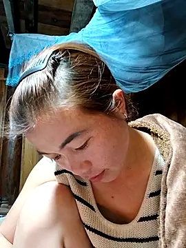 Snapshot of omai-ngot chatting on 12.02.25 omai-ngot online show from 12.02.25