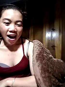 Snapshot of omai-ngot chatting on 12.13.25 omai-ngot online show from 12.13.25