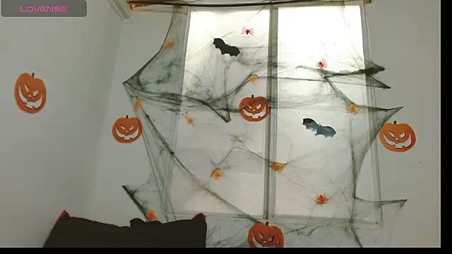 Snapshot of nicole-roman chatting on 10.22.25 nicole-roman online show from 10.22.25