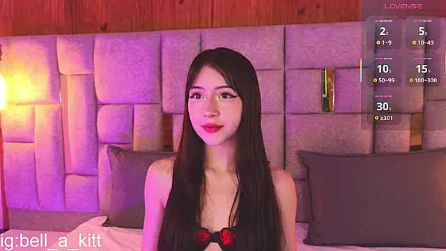 Snapshot of bella_kittyy_ chatting on 11.26.25 bella kittyy online show from 11.26.25
