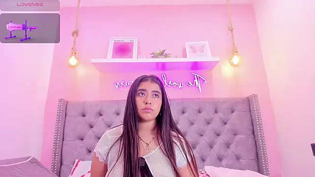 Snapshot of Sophiia_77 chatting on 10.27.25 Sophiia 77 online show from 10.27.25