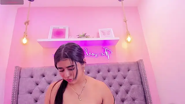 Snapshot of Sophiia_77 chatting on 10.29.25 Sophiia 77 online show from 10.29.25