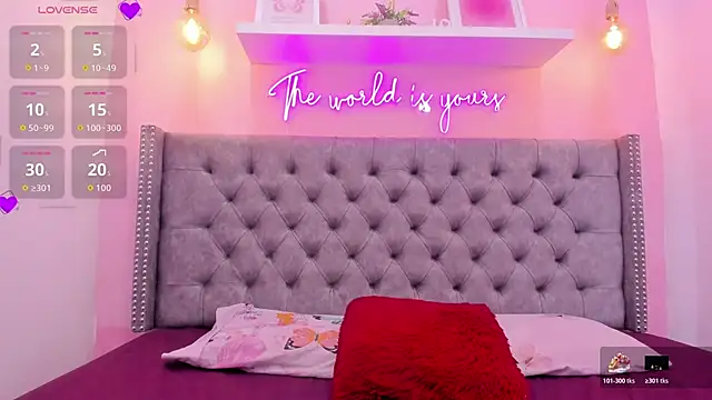 Snapshot of Sophiia_77 chatting on 11.13.25 Sophiia 77 online show from 11.13.25