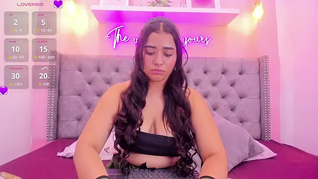 Snapshot of Sophiia_77 chatting on 11.15.25 Sophiia 77 online show from 11.15.25