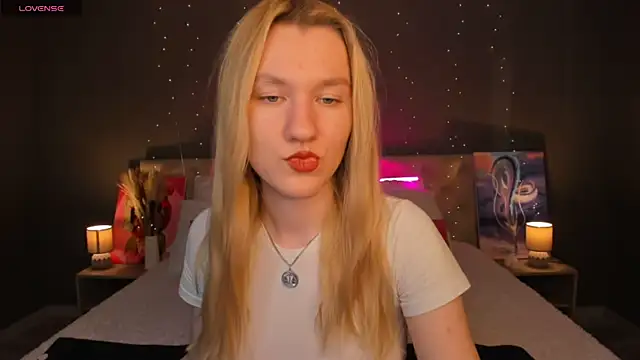 LinaRayy online show from 10.23.25