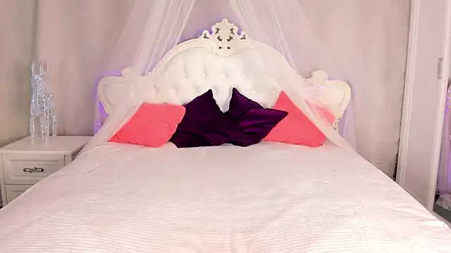 Snapshot of AlessaKiss chatting on 02.13.26 AlessaKiss online show from 02.13.26