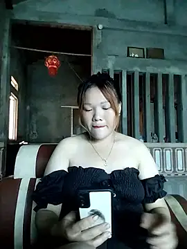 mai-cute online show from 10.18.25