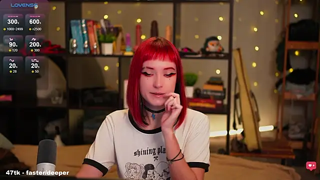 Snapshot of passionspy chatting on 12.16.25 passionspy online show from 12.16.25