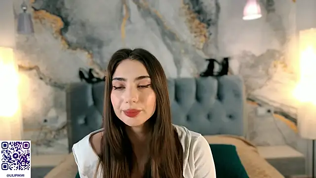 Snapshot of Chloewilldd chatting on 10.30.25 Chloewilldd online show from 10.30.25