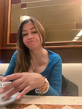 Snapshot of gabriellacali chatting on 11.27.25 gabriellacali online show from 11.27.25