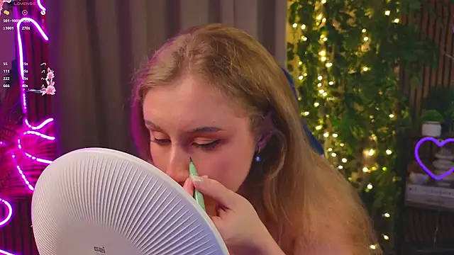 Snapshot of PriscillaPowell chatting on 12.19.25 PriscillaPowell online show from 12.19.25