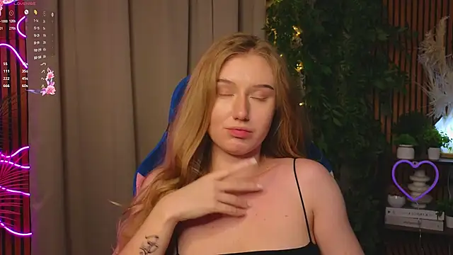 Snapshot of PriscillaPowell chatting on 12.20.25 PriscillaPowell online show from 12.20.25