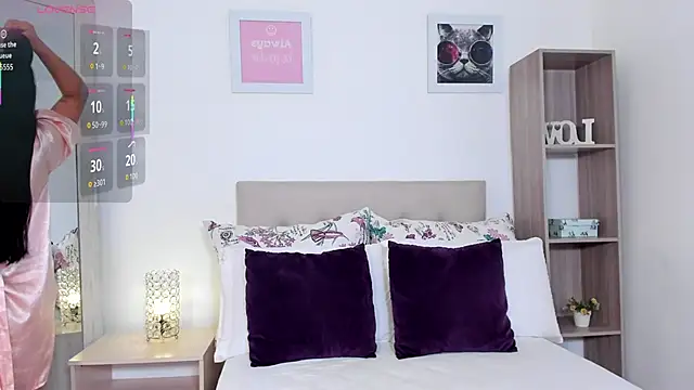 mia canoo online show from 11.11.25