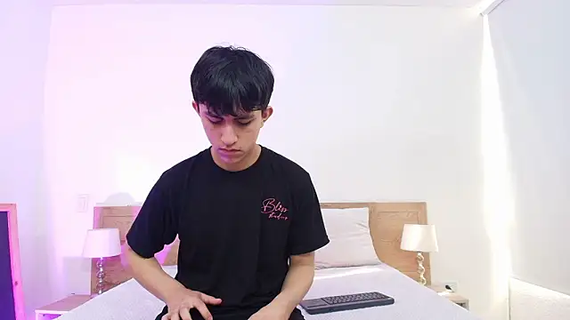 hoot booys  online show from 03.23.26