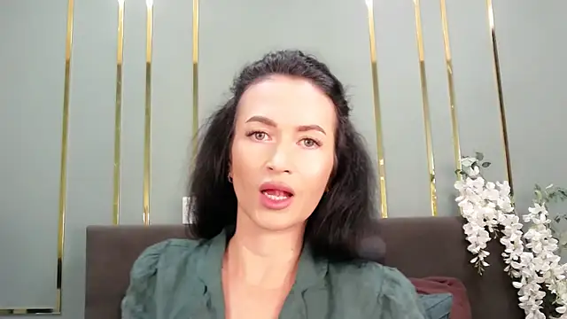 Snapshot of JaneWalch chatting on 11.12.25 JaneWalch online show from 11.12.25