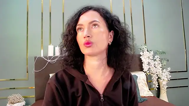 Snapshot of JaneWalch chatting on 12.01.25 JaneWalch online show from 12.01.25