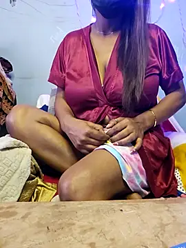 Snapshot of Desi_Maya69 chatting on 12.04.25 Desi Maya69 online show from 12.04.25