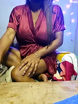 Snapshot of Desi_Maya69 chatting on 12.04.25 Desi Maya69 online show from 12.04.25