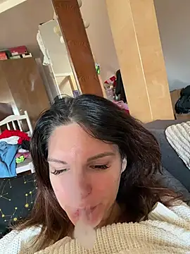 Snapshot of kinkysarahx chatting on 04.01.26 kinkysarahx online show from 04.01.26