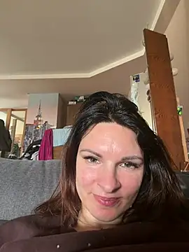 Snapshot of kinkysarahx chatting on 04.15.26 kinkysarahx online show from 04.15.26