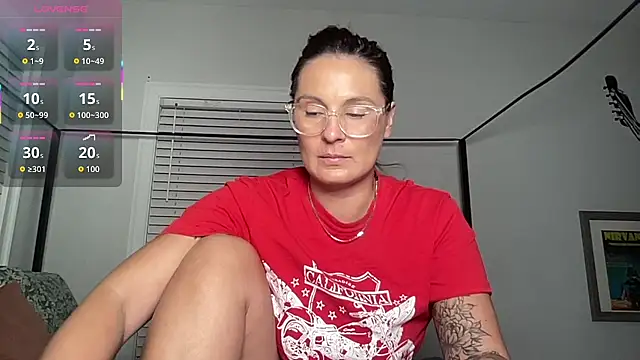 Snapshot of Mandyrheaa chatting on 11.17.25 Mandyrheaa online show from 11.17.25