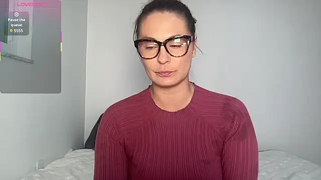 Snapshot of Mandyrheaa chatting on 12.19.25 Mandyrheaa online show from 12.19.25