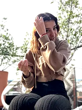 Snapshot of MiaaCute- chatting on 10.19.25 MiaaCute- online show from 10.19.25