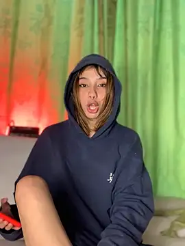 Snapshot of MiaaCute- chatting on 10.22.25 MiaaCute- online show from 10.22.25