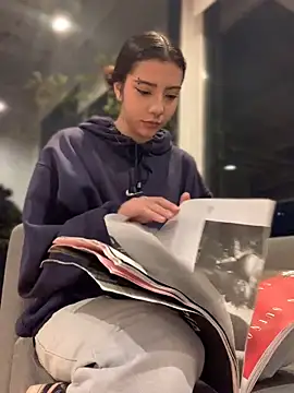 Snapshot of MiaaCute- chatting on 10.25.25 MiaaCute- online show from 10.25.25