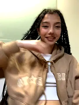 Snapshot of MiaaCute- chatting on 11.11.25 MiaaCute- online show from 11.11.25