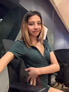 Snapshot of MiaaCute- chatting on 12.17.25 MiaaCute- online show from 12.17.25