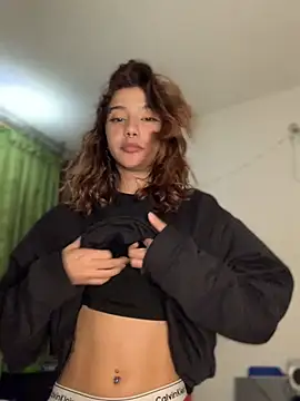 Snapshot of MiaaCute- chatting on 01.16.26 MiaaCute- online show from 01.16.26