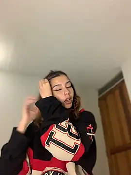 Snapshot of MiaaCute- chatting on 02.25.26 MiaaCute- online show from 02.25.26