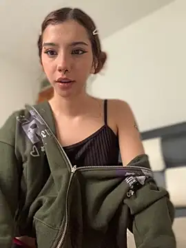 Snapshot of MiaaCute- chatting on 02.26.26 MiaaCute- online show from 02.26.26