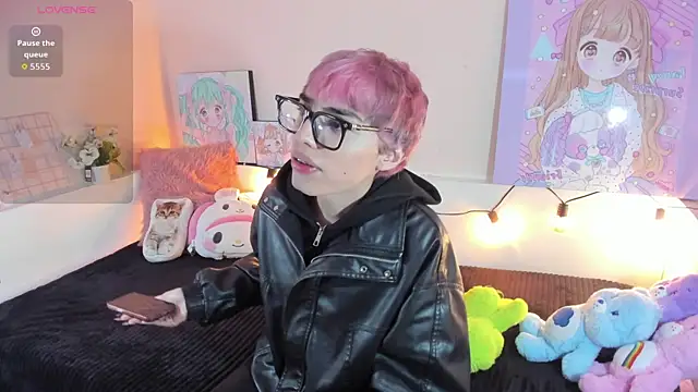 Strawberry Kitty  online show from 12.05.25