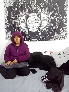 Snapshot of emily_n_abby chatting on 11.08.25 emily n abby online show from 11.08.25