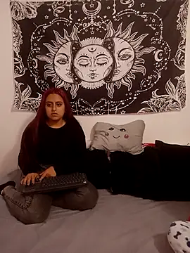 Snapshot of emily_n_abby chatting on 11.11.25 emily n abby online show from 11.11.25