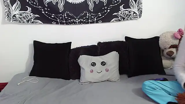 Snapshot of emily_n_abby chatting on 11.21.25 emily n abby online show from 11.21.25