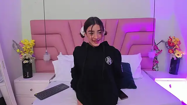 Coral Jhones online show from 12.05.25