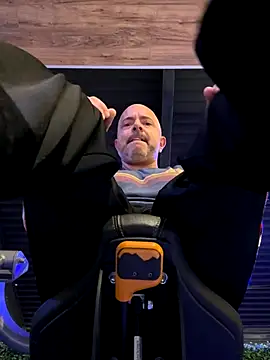 Snapshot of 1totangox chatting on 11.21.25 1totangox online show from 11.21.25