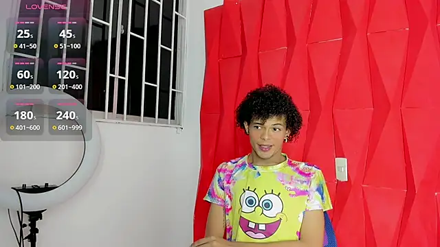 Snapshot of chloe_king chatting on 11.12.25 chloe king online show from 11.12.25