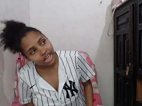 Snapshot of kataleya2021 chatting on 12.04.25 kataleya2021 online show from 12.04.25