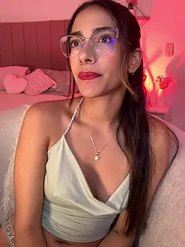 Snapshot of elegant__rouse chatting on 04.17.26 elegant rouse online show from 04.17.26