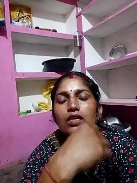 Snapshot of Pooja_shre chatting on 11.02.25 Pooja shre online show from 11.02.25